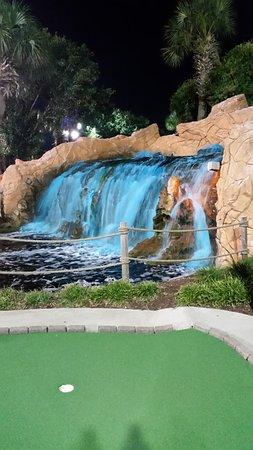 Shipwreck Island Miniature Golf